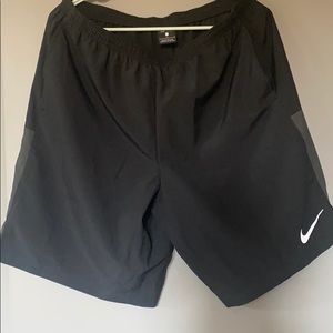 Men’s Nike dri-fit shorts. Large. Like new!